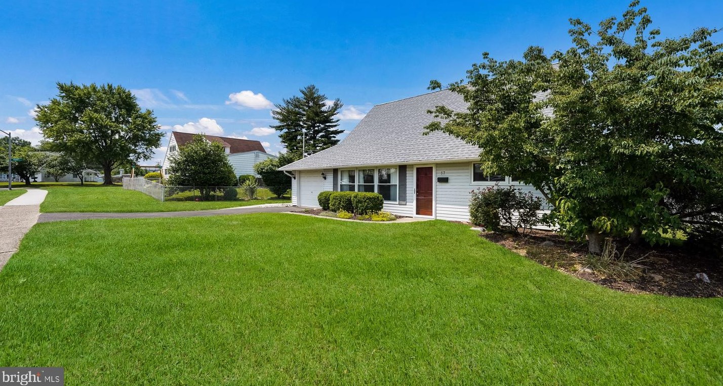 57 Heartwood Rd, Levittown, PA 19056
