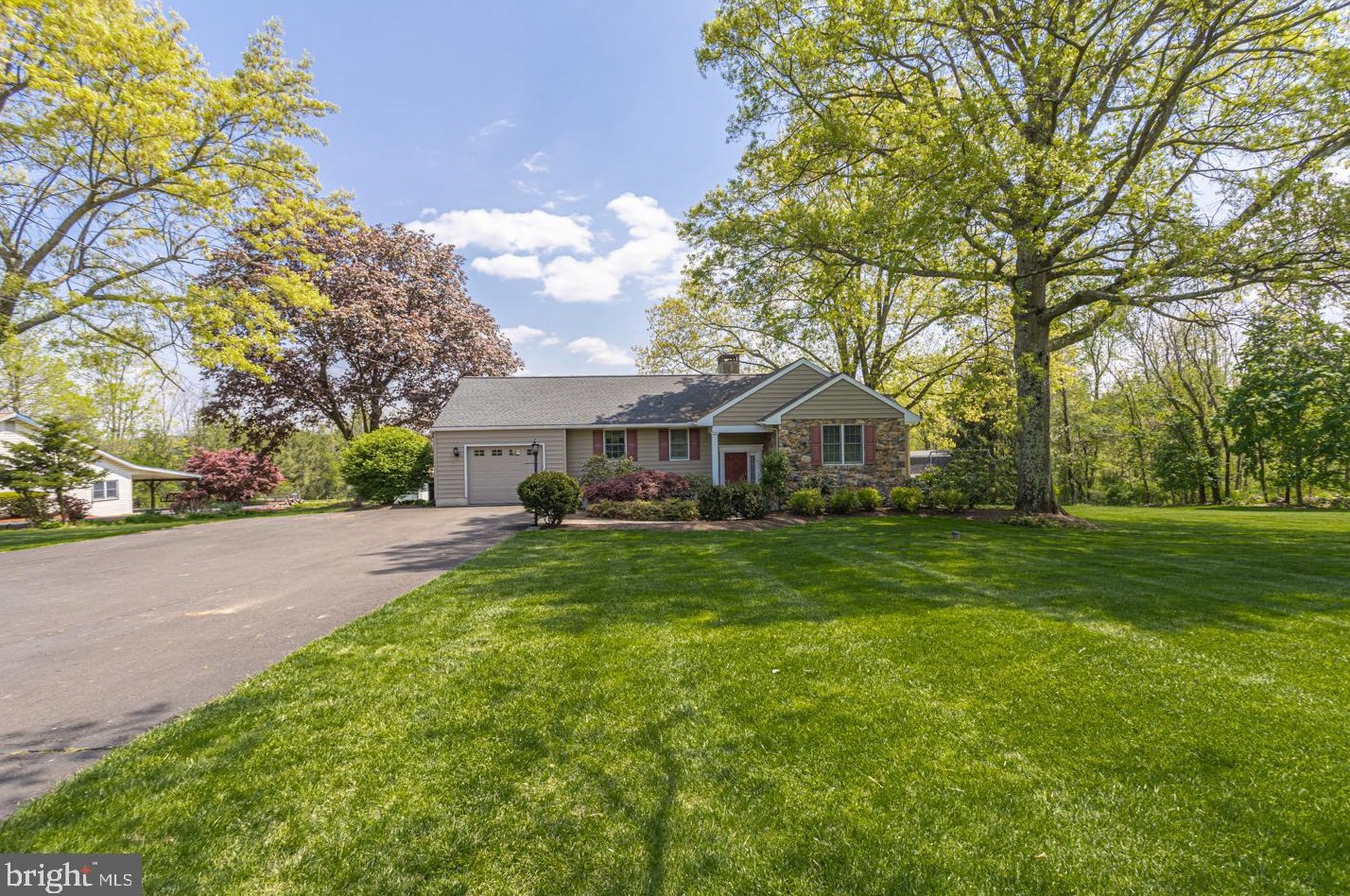 2041 Rock Rd, Perkasie, PA 18944-2011