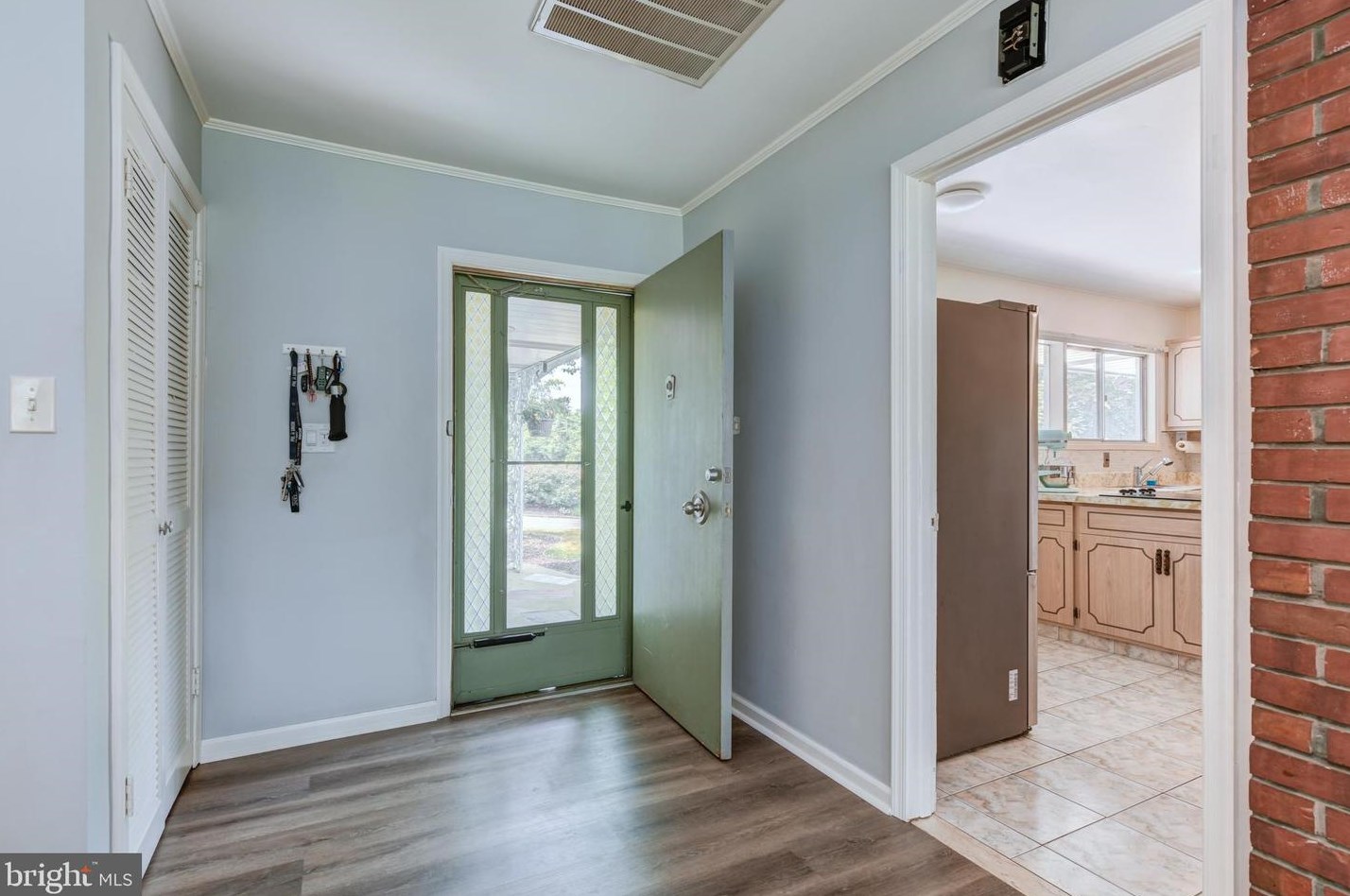 54 Firebush Rd, Levittown, PA 19056