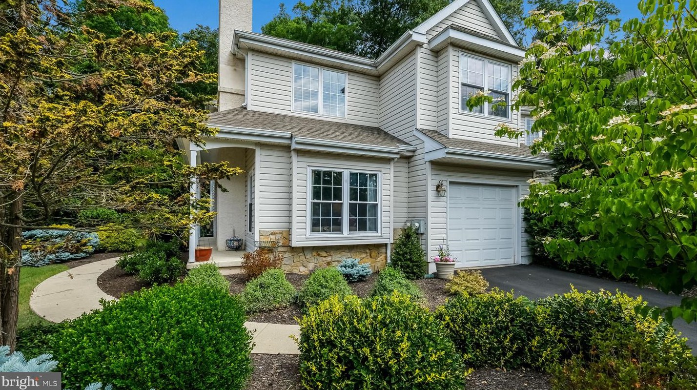 4670 Bradley Ct, Gardenville, PA