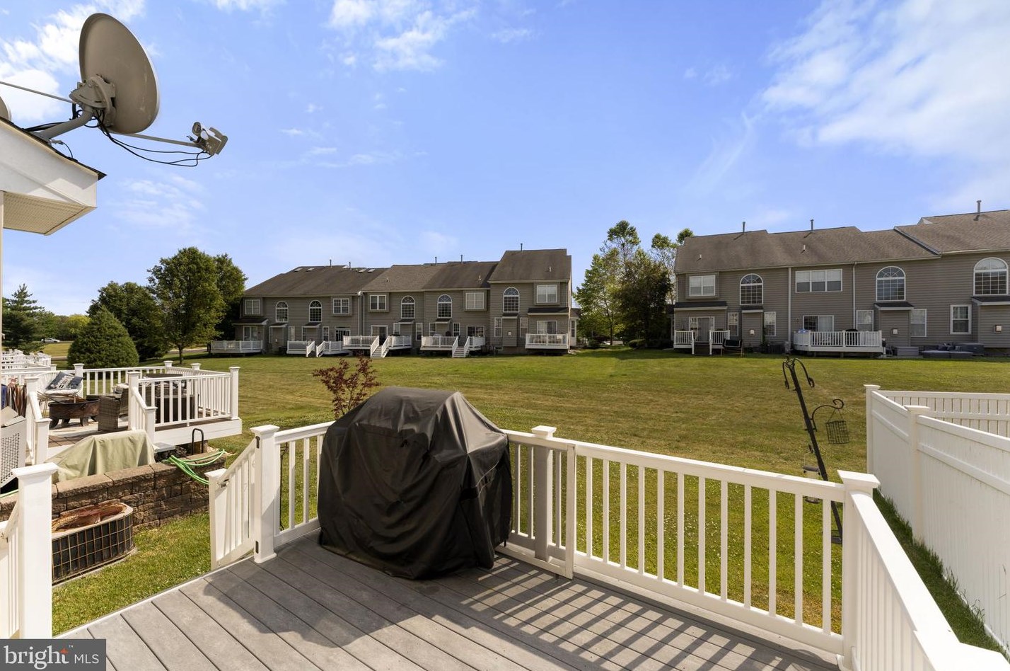 14 Wellington Rd, Upper Makefield PA  18940-2423 exterior