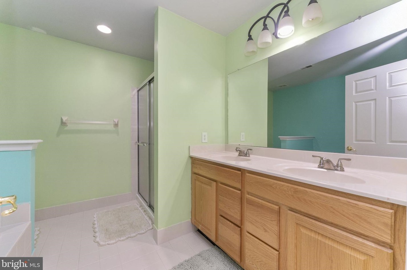 14 Wellington Rd, Upper Makefield PA  18940-2423 exterior