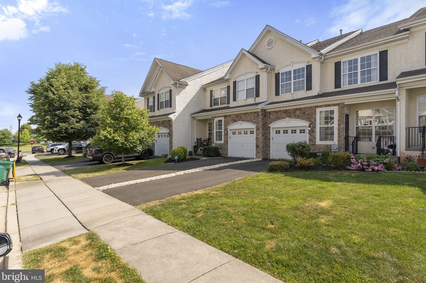 14 Wellington Rd, Upper Makefield, PA 18940-2423