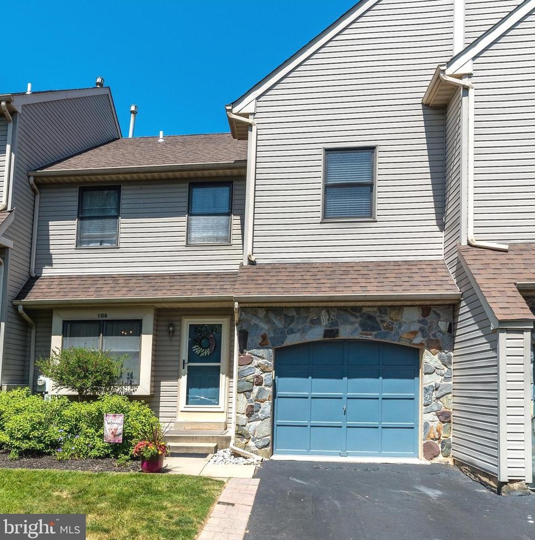 104 Bellwood Dr, Langhorne, PA 19053-7225
