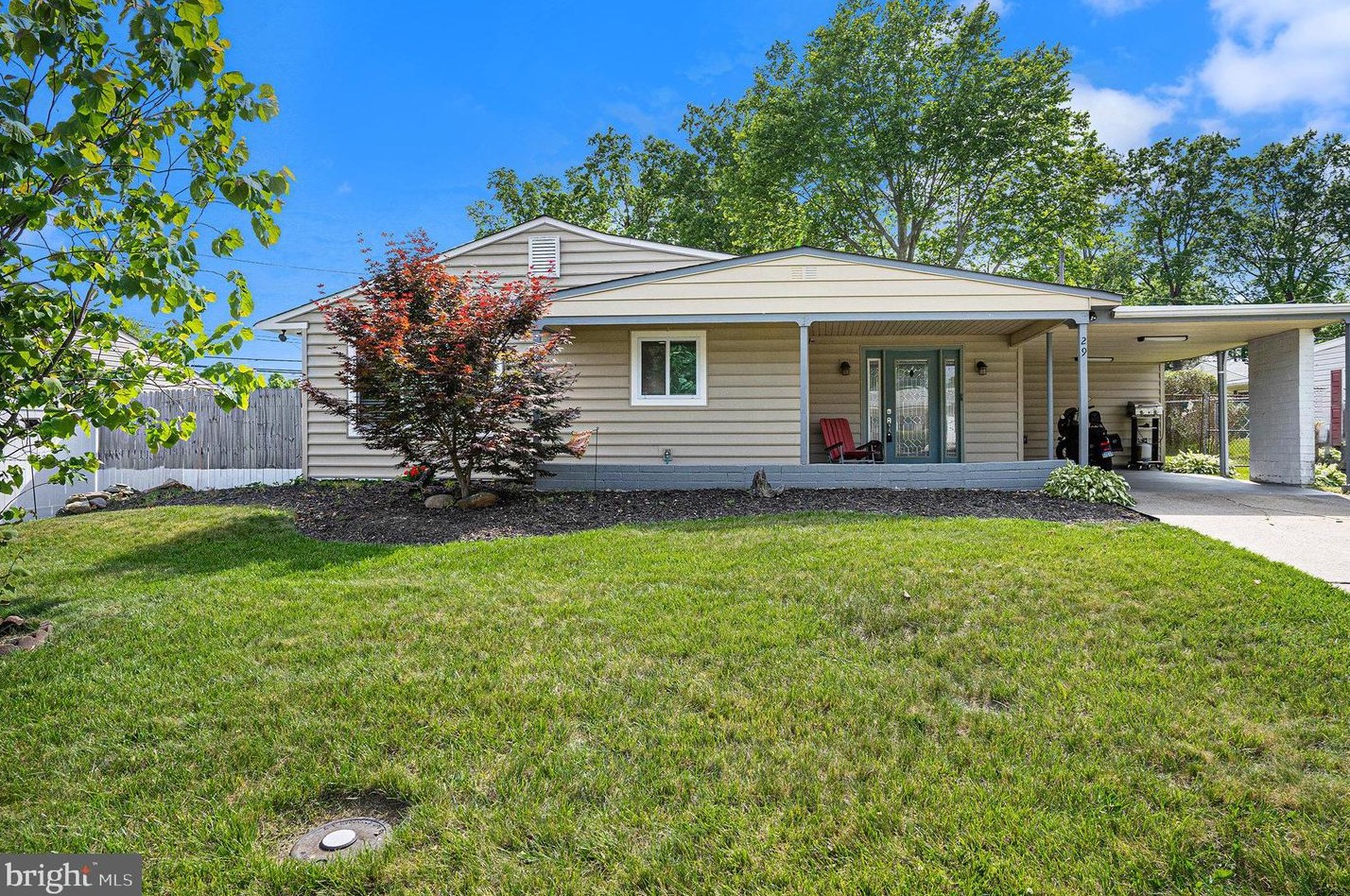 29 Gamewood Rd, Levittown, PA 19057-3435