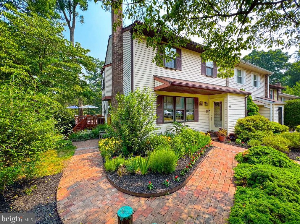 96 Woodbridge Ct, Langhorne, PA 19053-1942