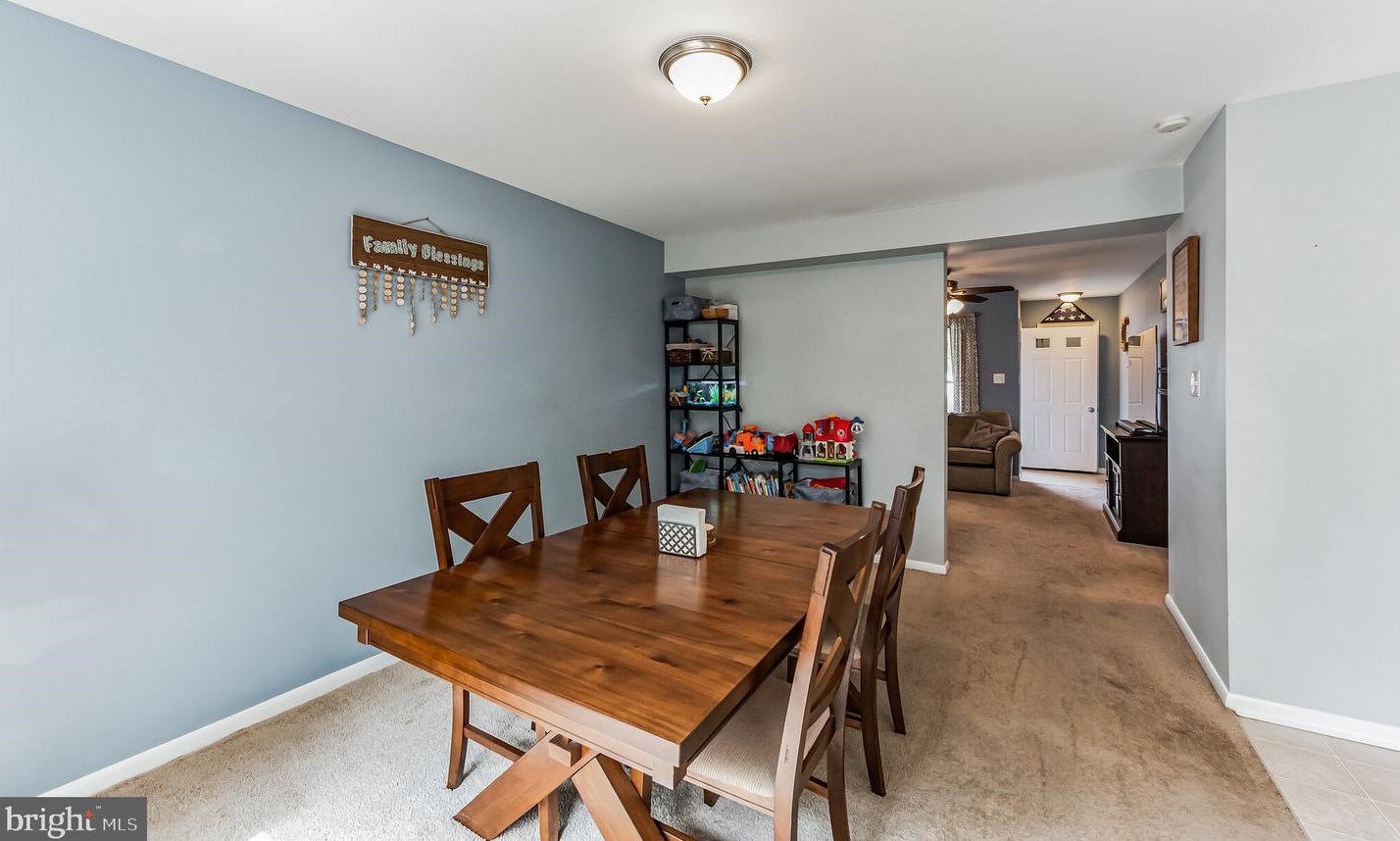 13 Grv Cir, Sellersville PA  18960-1562 exterior