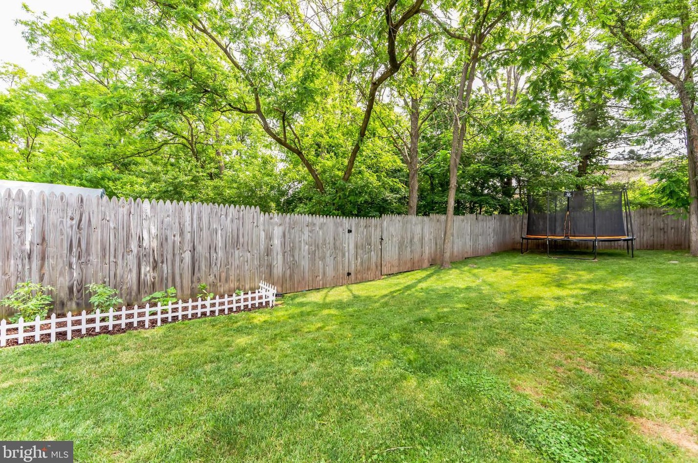 13 Grv Cir, Sellersville PA  18960-1562 exterior