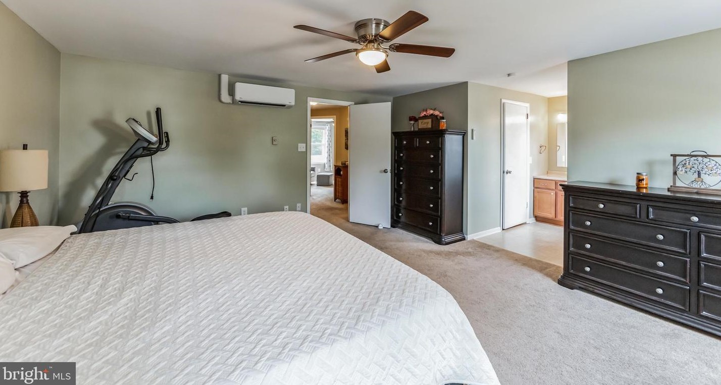 13 Grv Cir, Sellersville PA  18960-1562 exterior