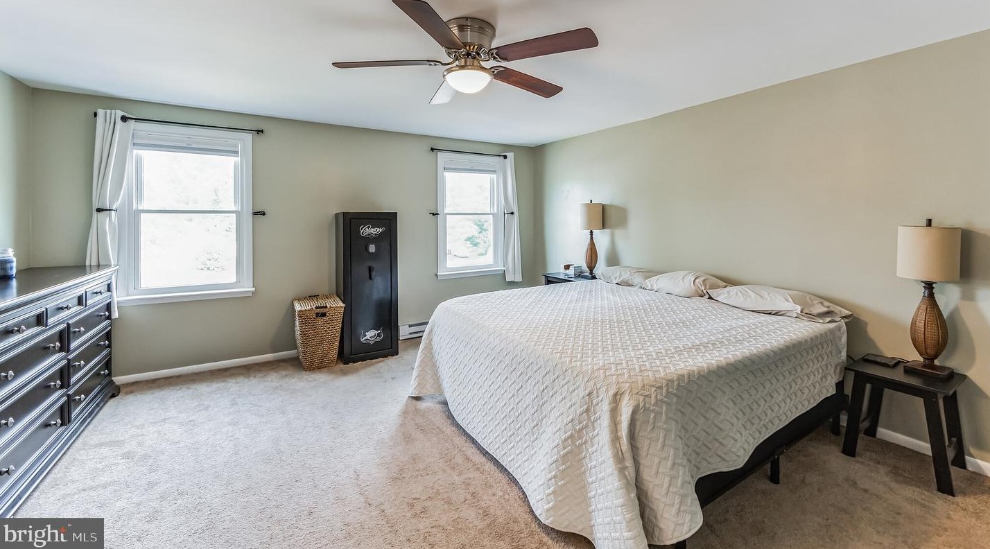 13 Grv Cir, Sellersville PA  18960-1562 exterior