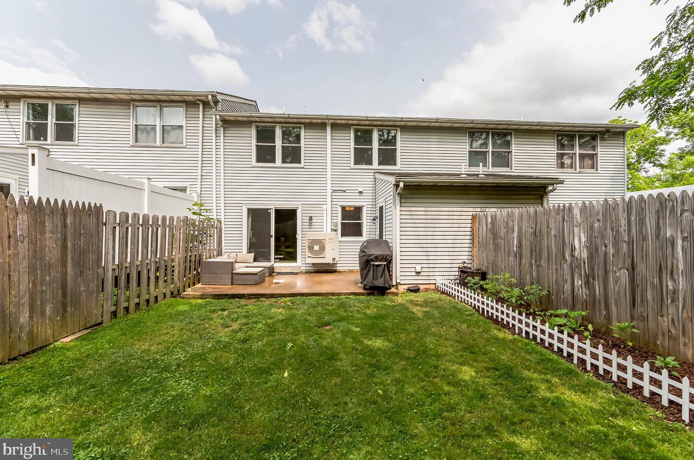 13 Grv Cir, Sellersville PA  18960-1562 exterior