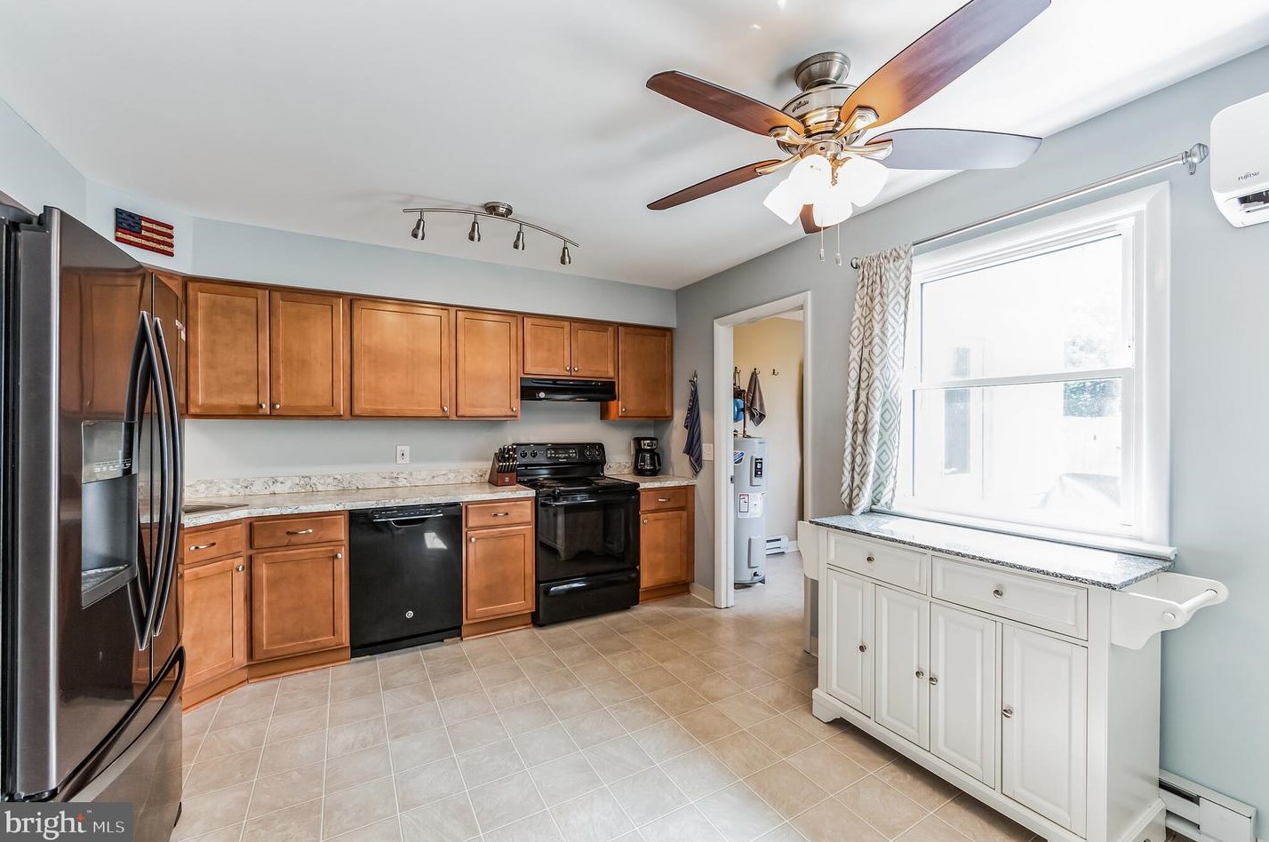 13 Grv Cir, Sellersville PA  18960-1562 exterior