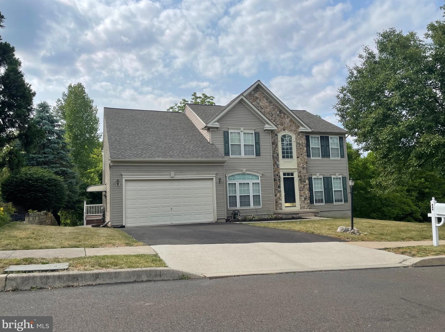 105 S New Jersey Ave, Chalfont, PA 18914