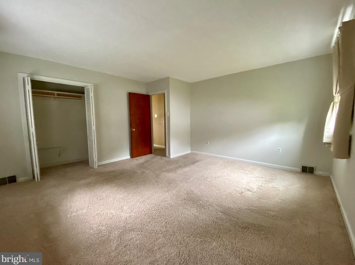 844 Maple Dr, Southampton PA 18966-4208 exterior