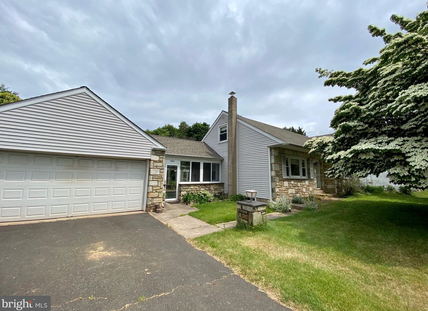 844 Maple Dr, Southampton, PA 18966-4206
