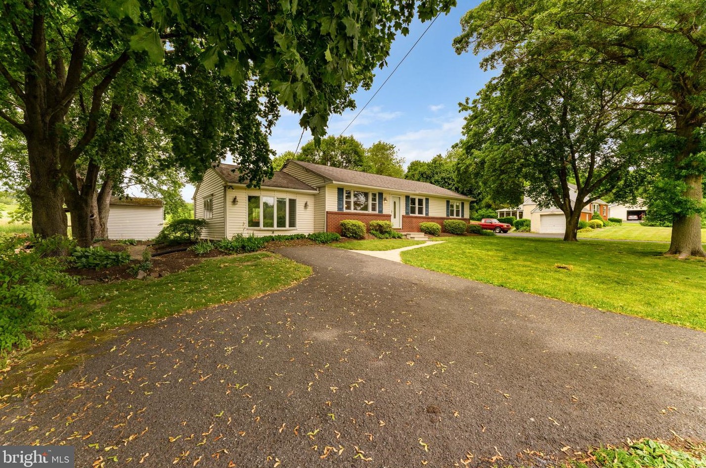 1618 Branch Rd, Perkasie, PA 18944-2336