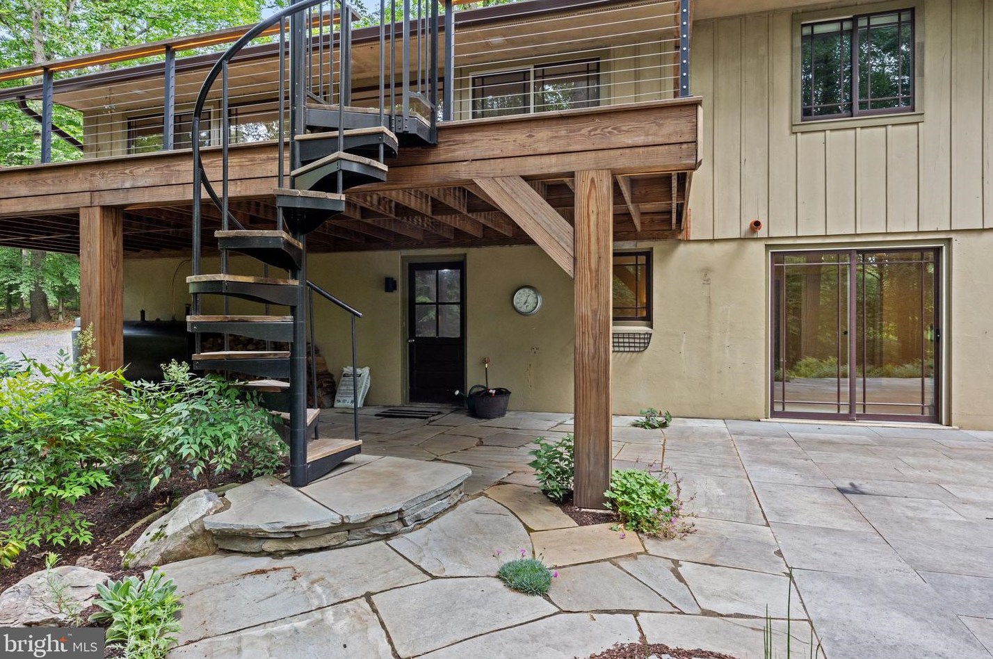 6975 Upper York Rd, New Hope PA  18938-9510 exterior