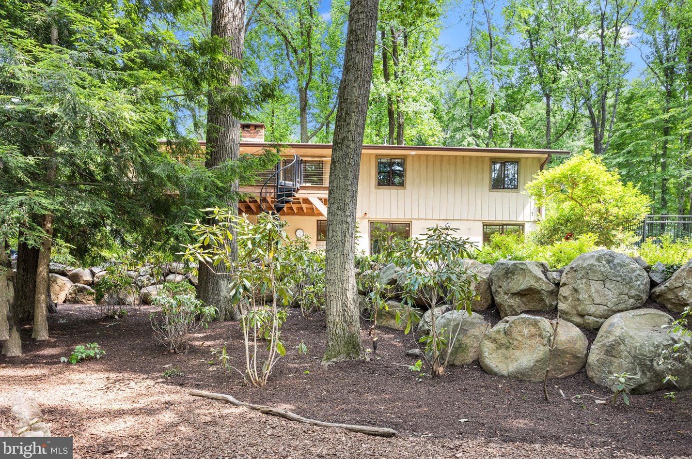 6975 Upper York Rd, New Hope PA  18938-9510 exterior