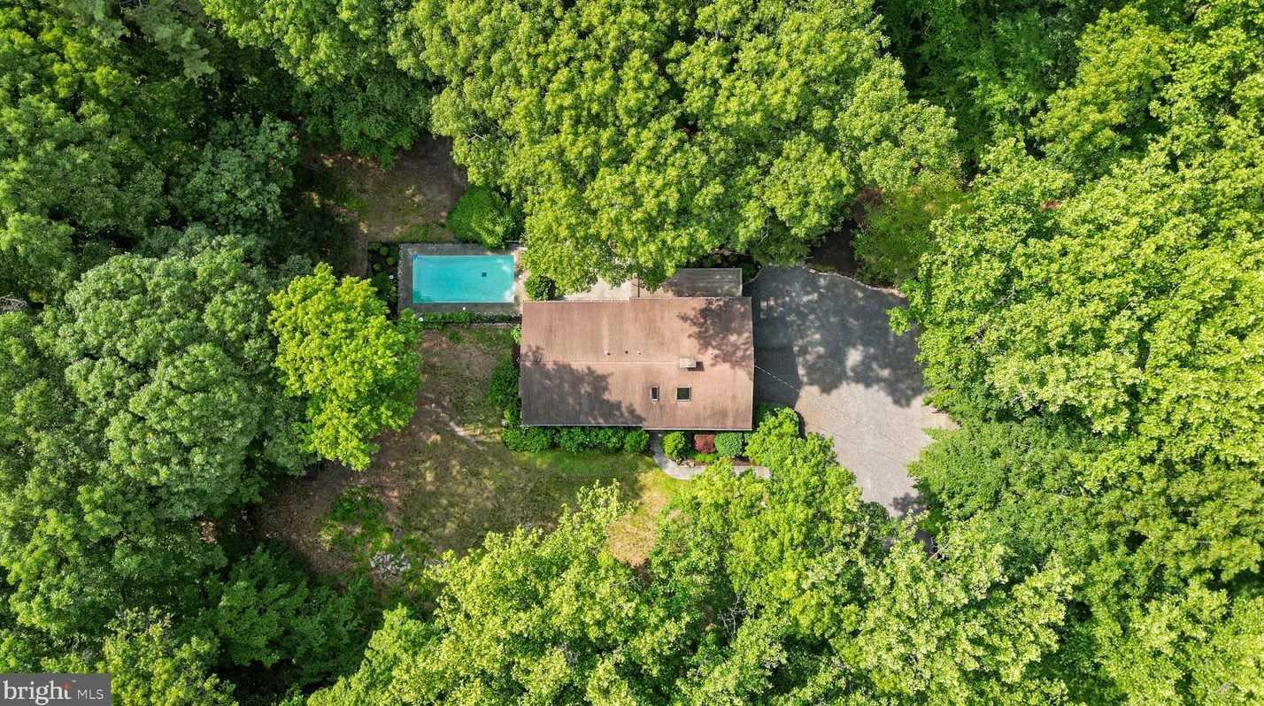 6975 Upper York Rd, New Hope PA  18938-9510 exterior