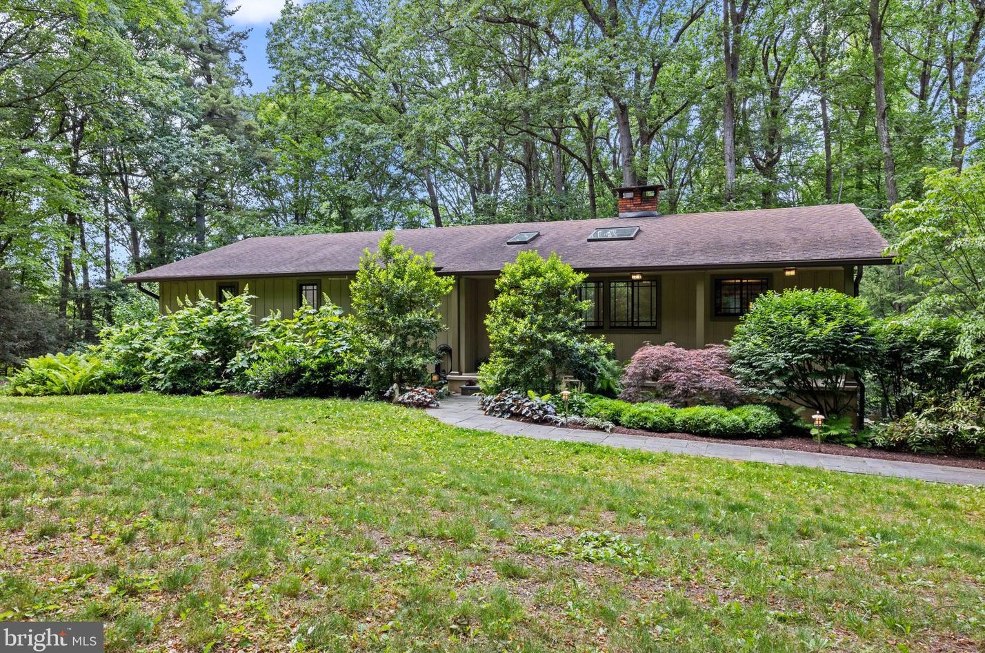 6975 Upper York Rd, New Hope PA  18938-9511 exterior