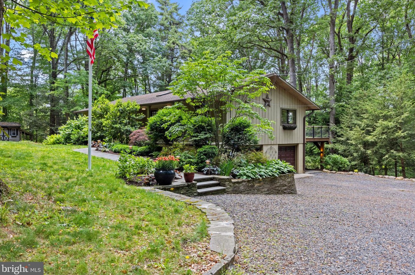 6975 Upper York Rd, New Hope, PA 18938-9511