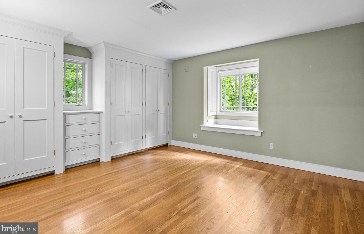 6975 Upper York Rd, New Hope PA  18938-9510 exterior