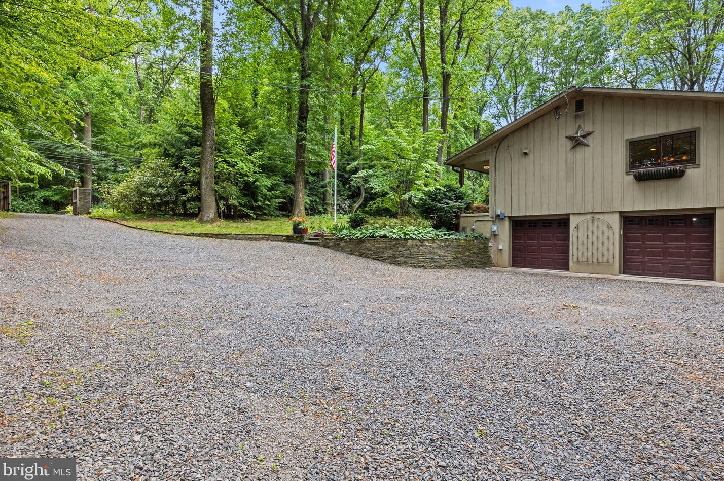 6975 Upper York Rd, New Hope PA  18938-9510 exterior