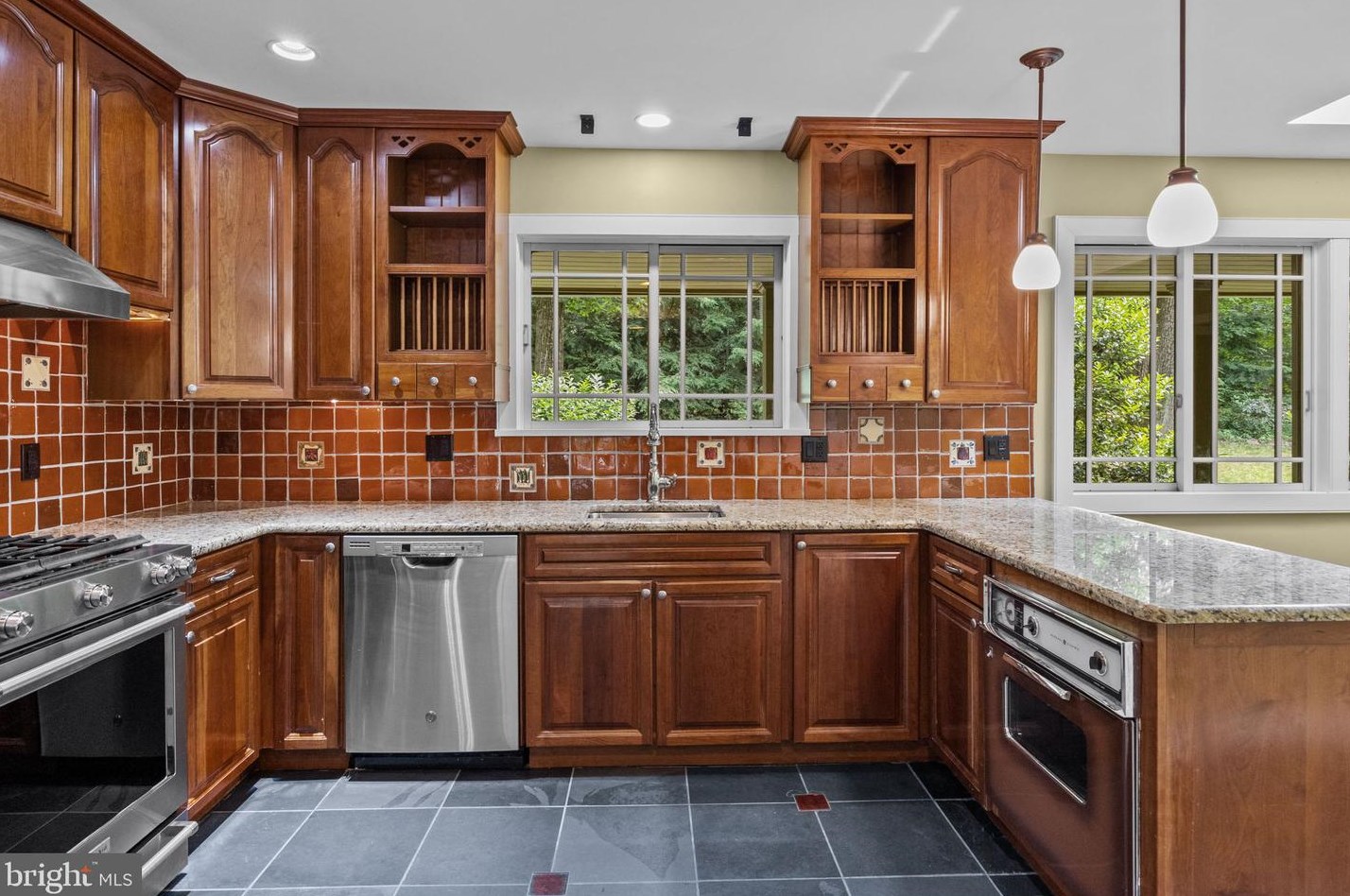 6975 Upper York Rd, New Hope PA  18938-9510 exterior