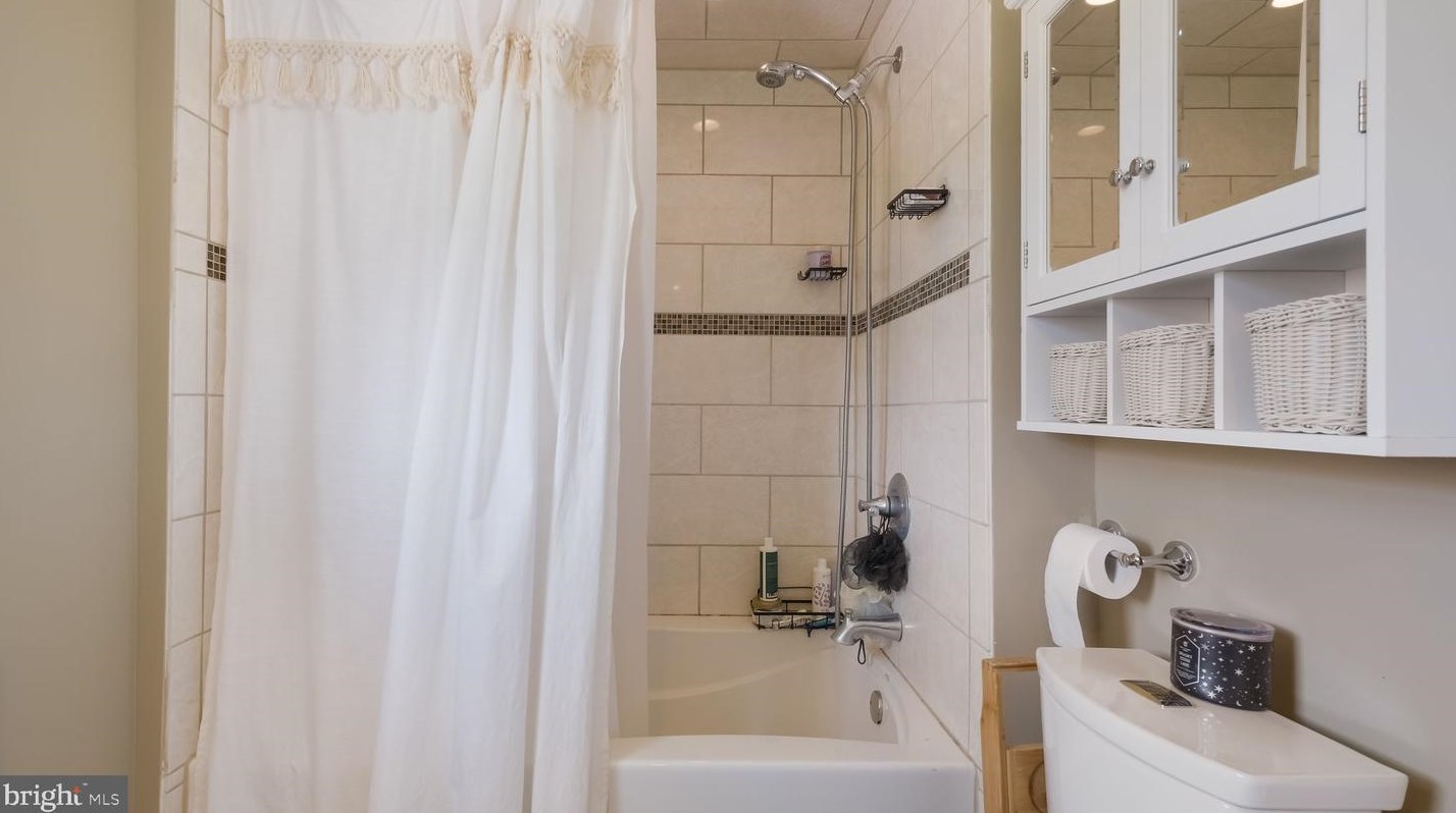 119 Timber Ridge Rd, Upper Makefield PA  18940-2809 exterior