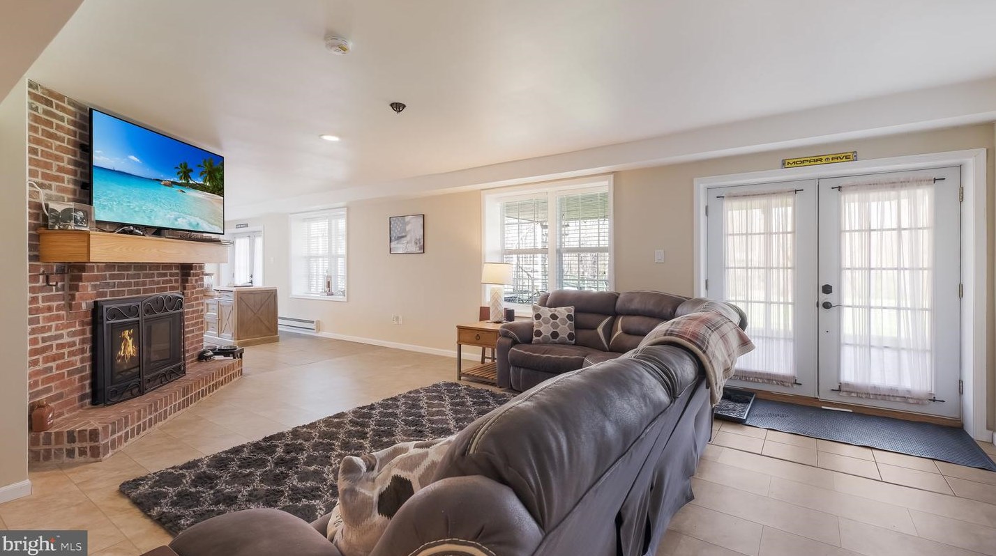 119 Timber Ridge Rd, Upper Makefield PA  18940-2809 exterior