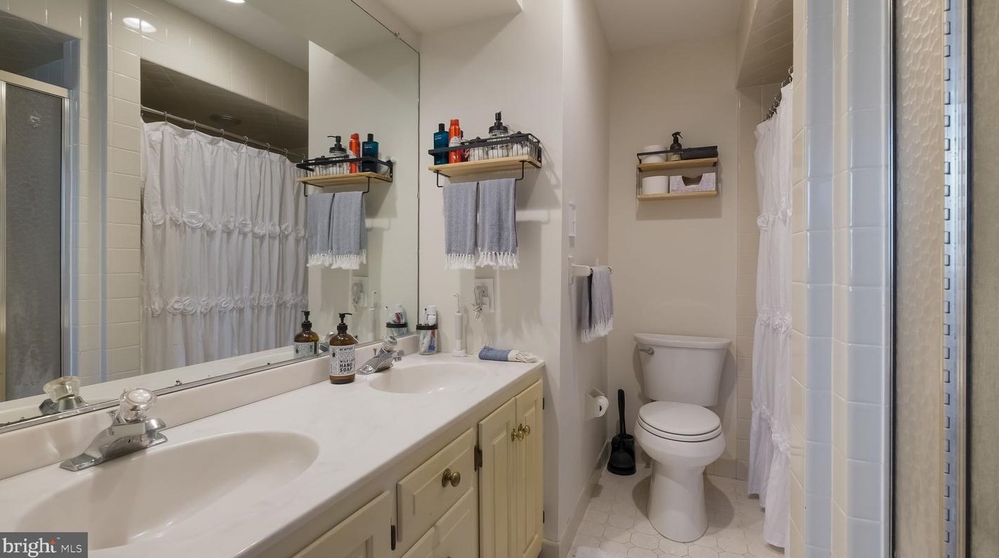 119 Timber Ridge Rd, Upper Makefield PA  18940-2809 exterior