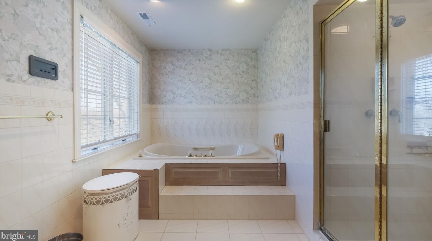 119 Timber Ridge Rd, Upper Makefield PA  18940-2809 exterior