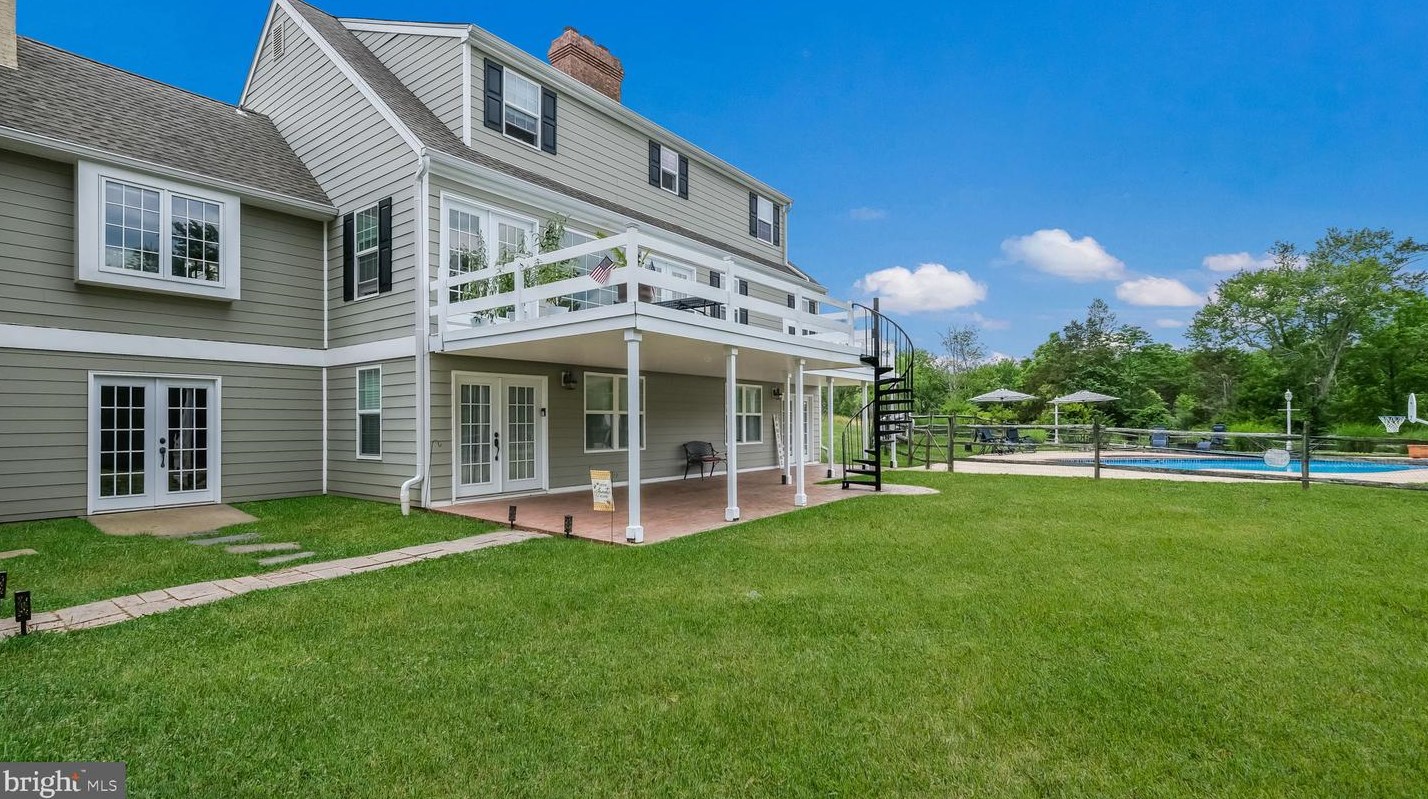 119 Timber Ridge Rd, Upper Makefield PA  18940-2809 exterior