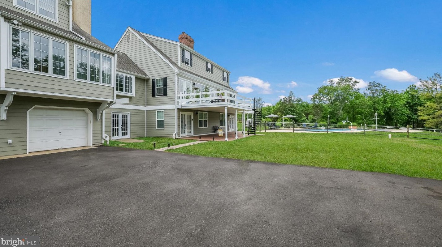 119 Timber Ridge Rd, Upper Makefield PA  18940-2809 exterior