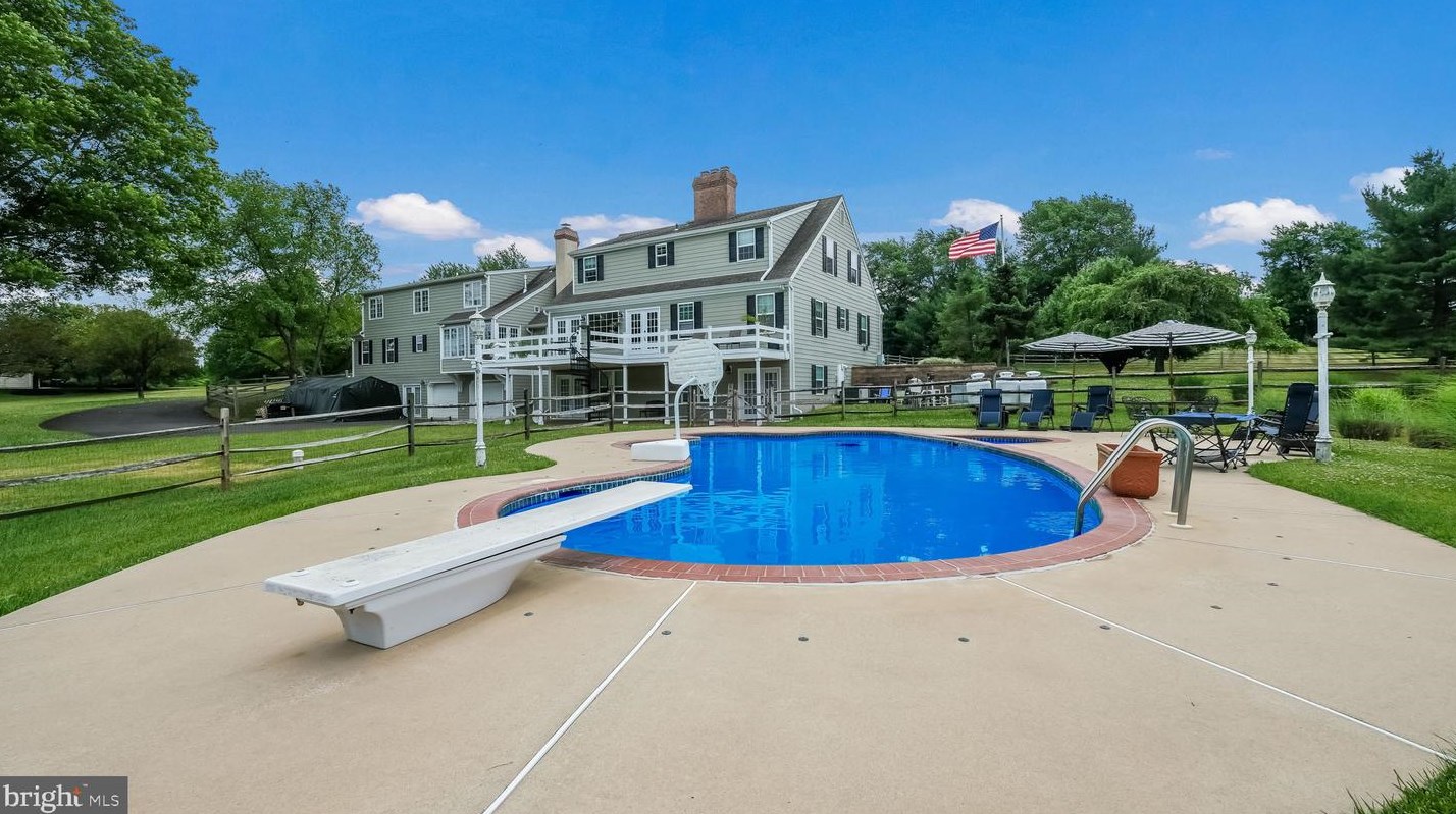 119 Timber Ridge Rd, Upper Makefield PA  18940-2809 exterior