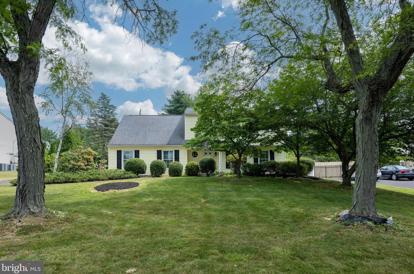57 Carol Ln, Southampton, PA 18954-1305