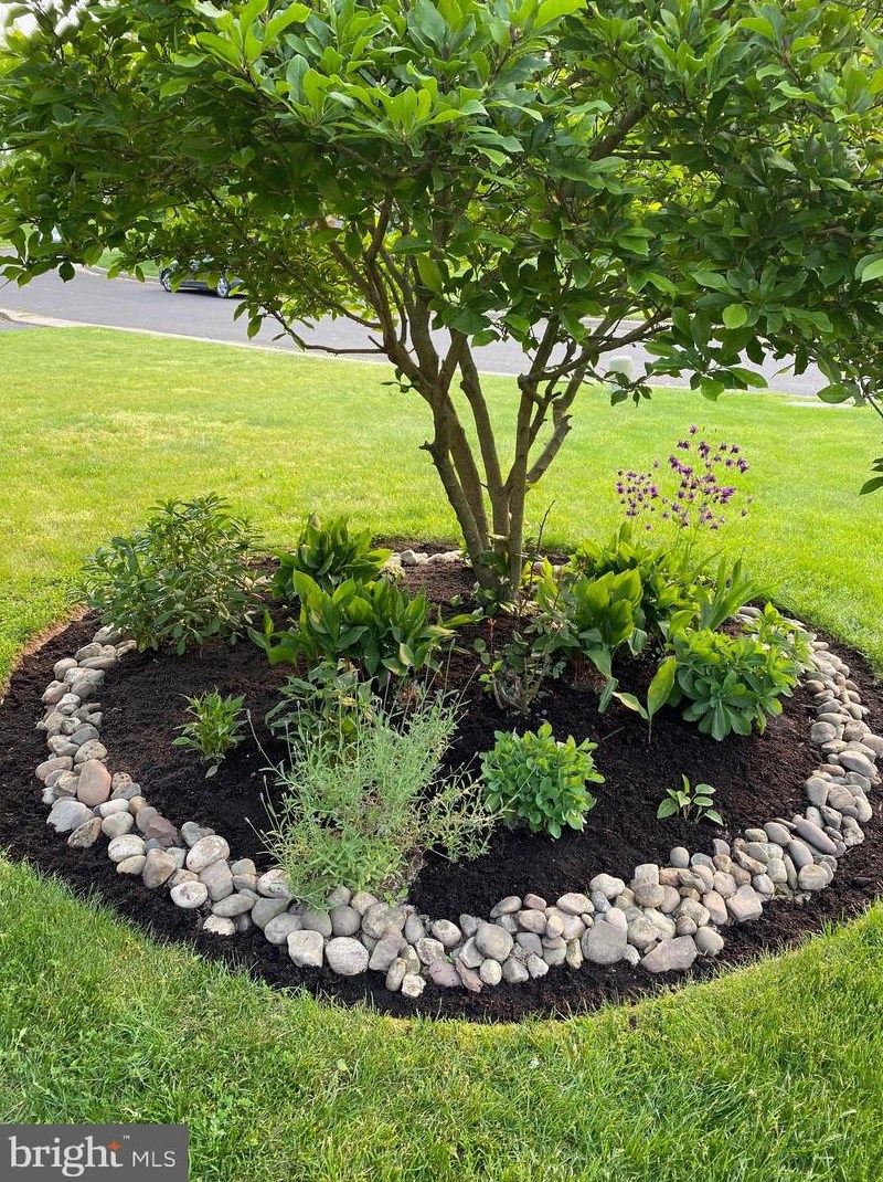 35 Cottonwood St, Upper Makefield PA  18940-3251 exterior