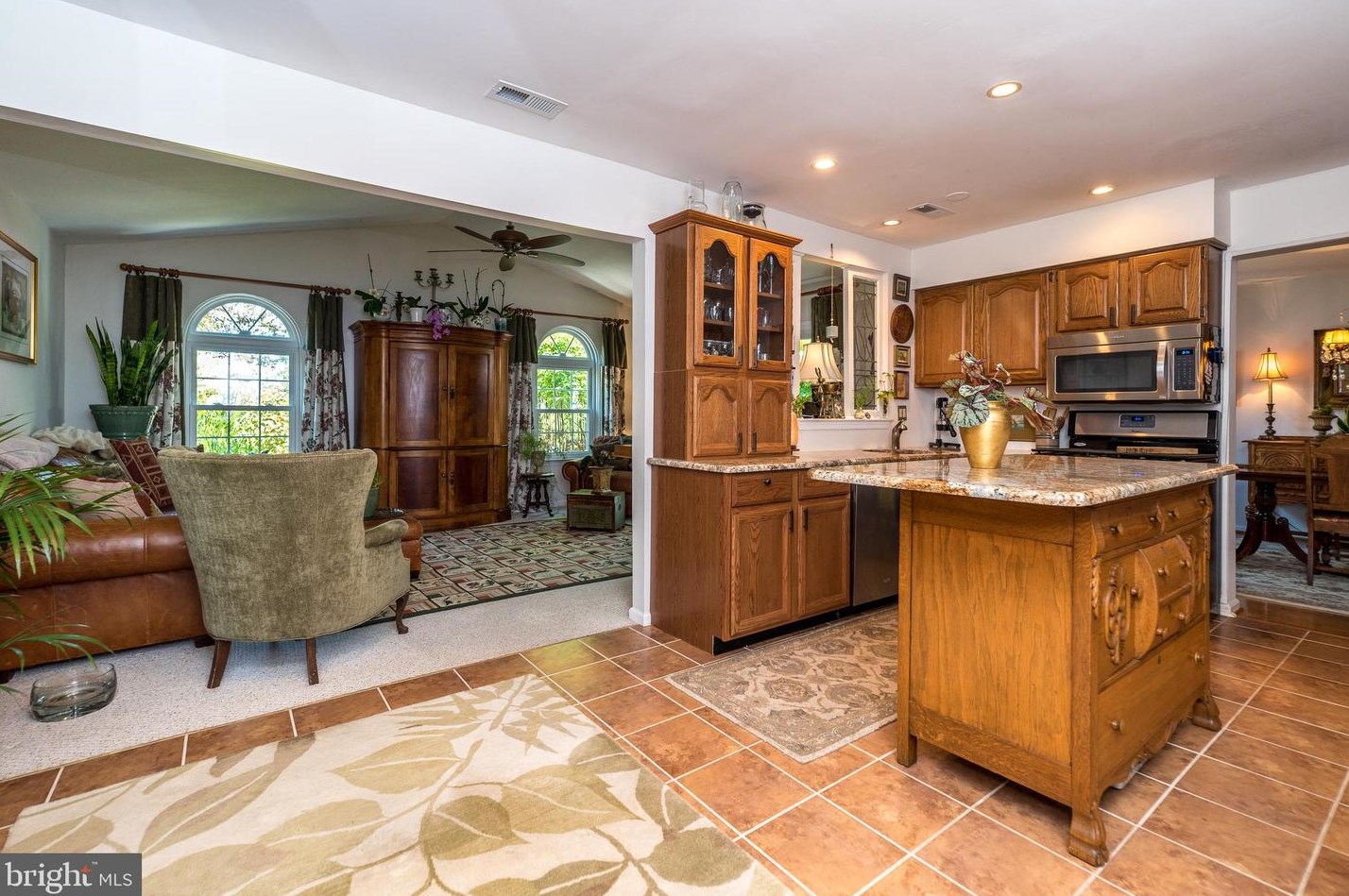 35 Cottonwood St, Upper Makefield PA  18940-3251 exterior