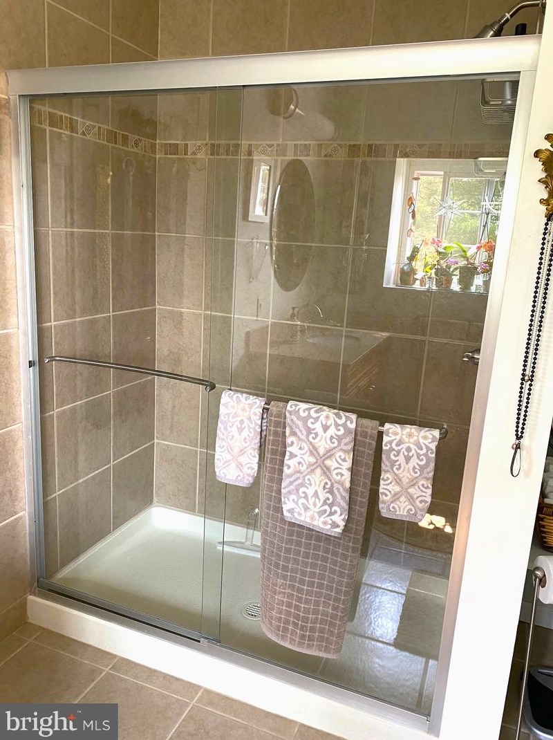 35 Cottonwood St, Upper Makefield PA  18940-3251 exterior