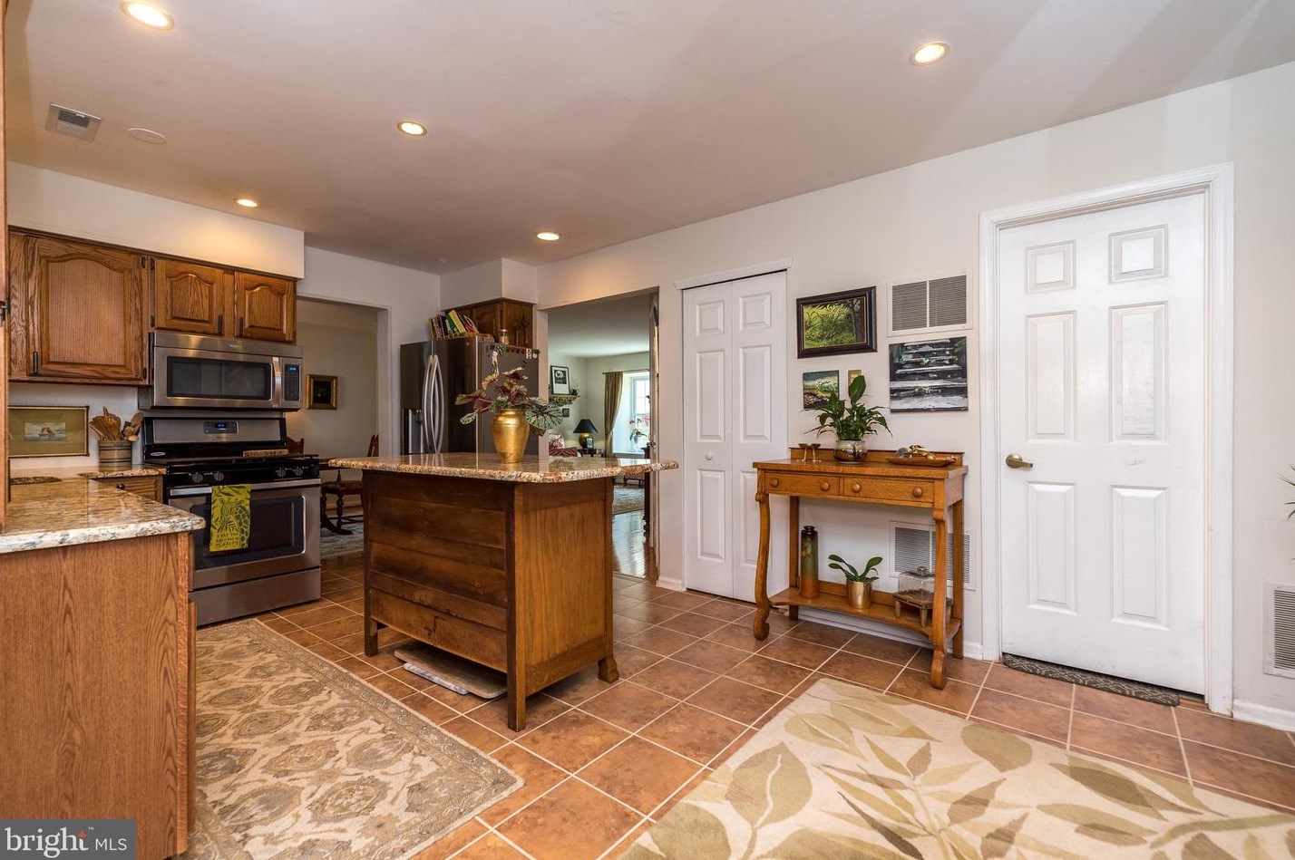 35 Cottonwood St, Upper Makefield PA  18940-3251 exterior