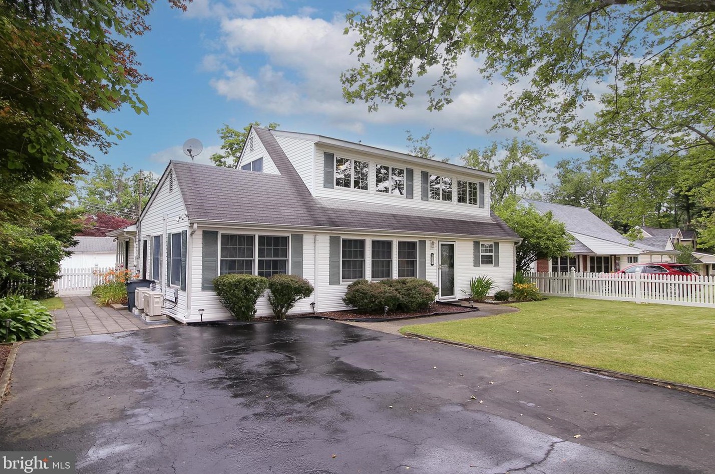 17 Quay Rd, Levittown, PA 19057-1911