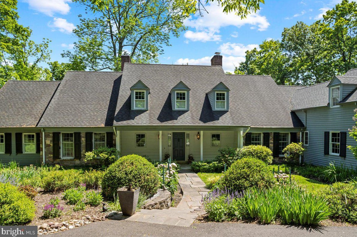 1057 Crossing Farm Ln, Washington Crossing, PA 18977