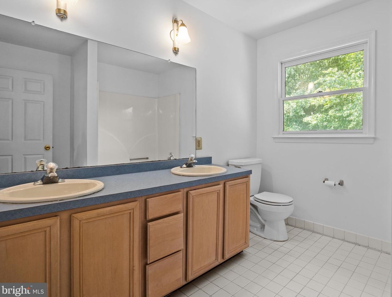 100 Jericho Valley Dr, Upper Makefield PA 18940-3632 exterior