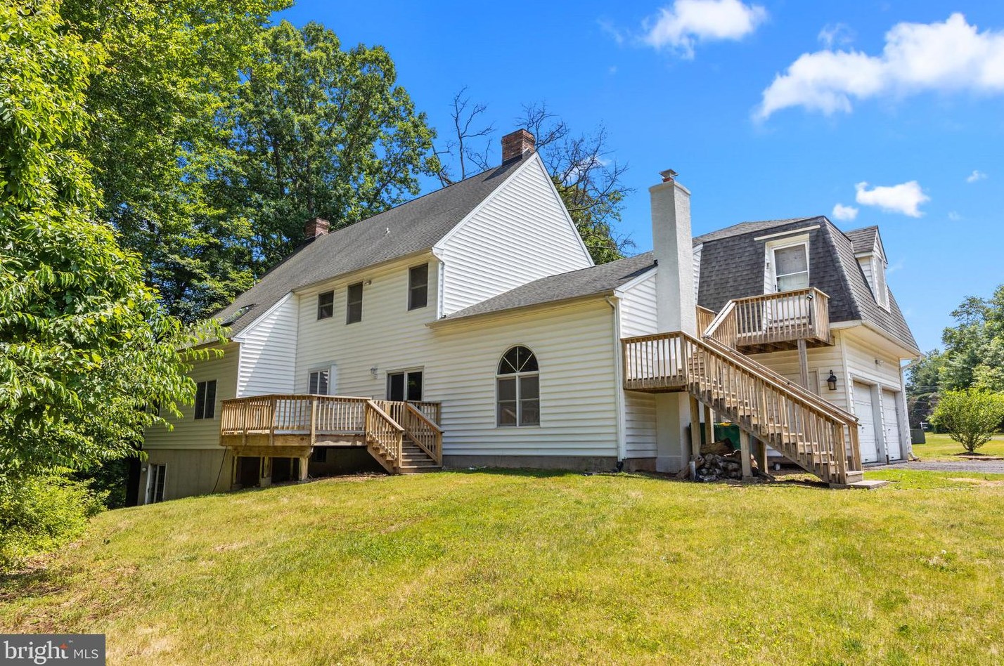 100 Jericho Valley Dr, Upper Makefield PA 18940-3632 exterior