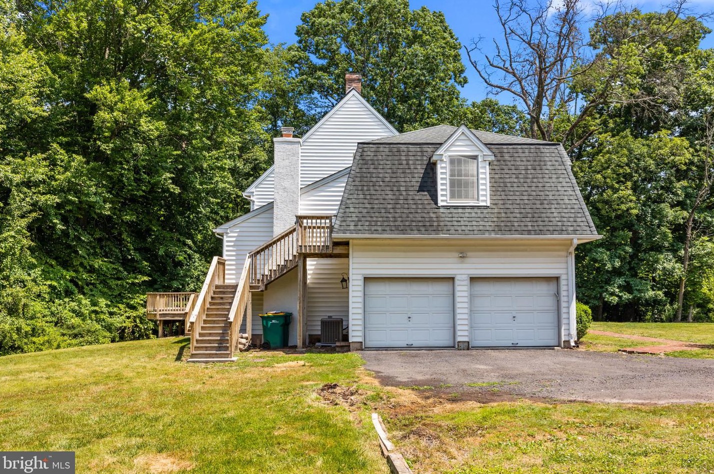 100 Jericho Valley Dr, Upper Makefield PA 18940-3632 exterior