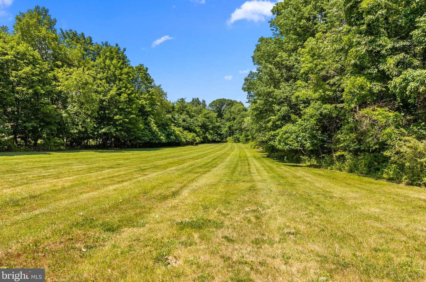 100 Jericho Valley Dr, Upper Makefield PA 18940-3632 exterior