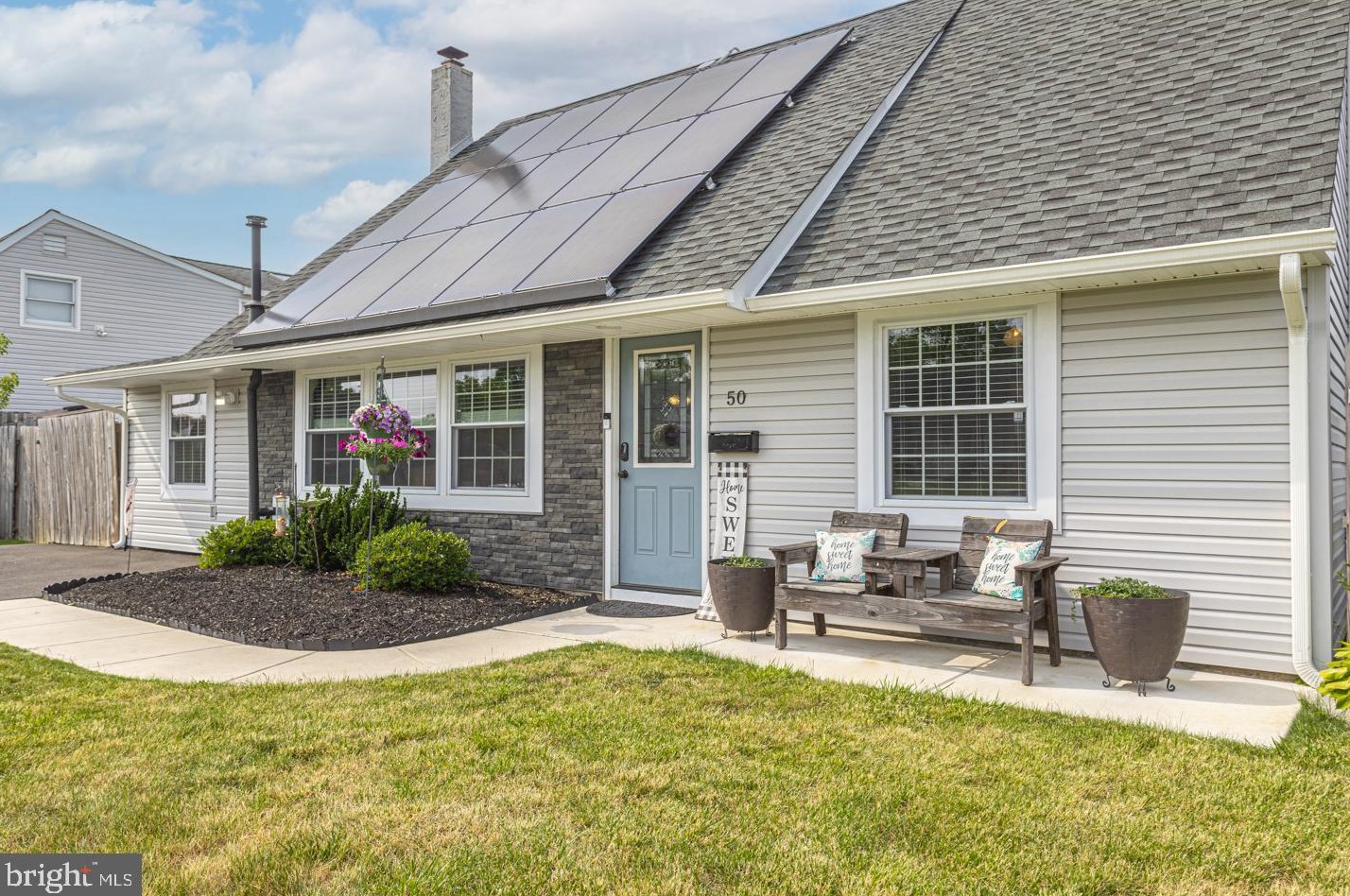 50 Crestwood Rd, Levittown, PA 19057-1727
