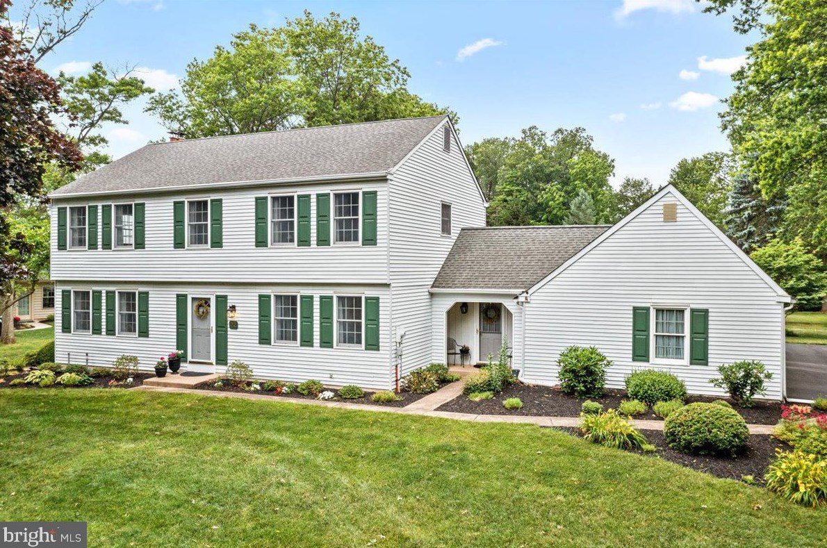 22 Tiffany Dr, Perkasie, PA 18944-3038