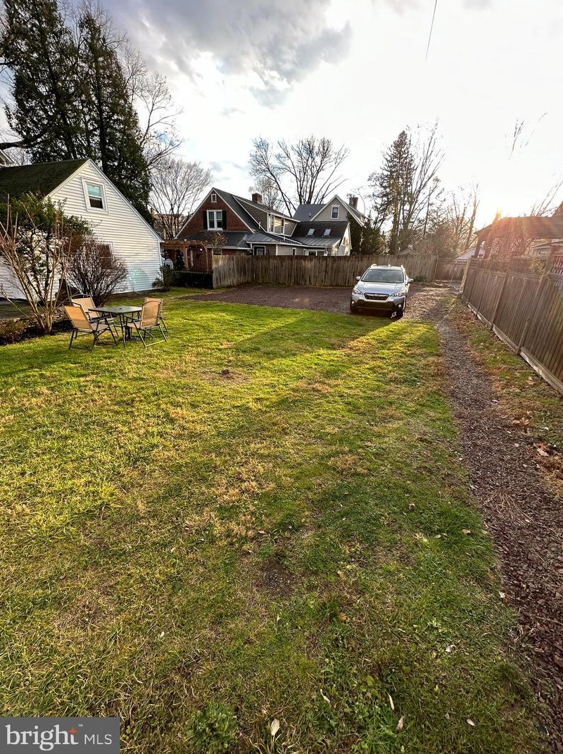 44 S Clinton St #a, Gardenville, PA 18901