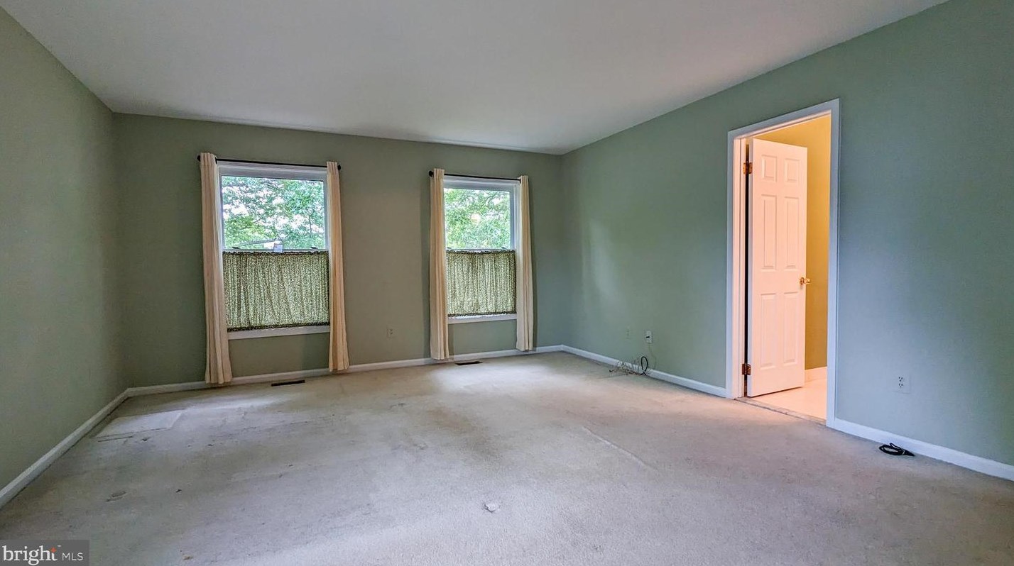 7 Bolton Cir, Upper Makefield PA  18940-1866 exterior